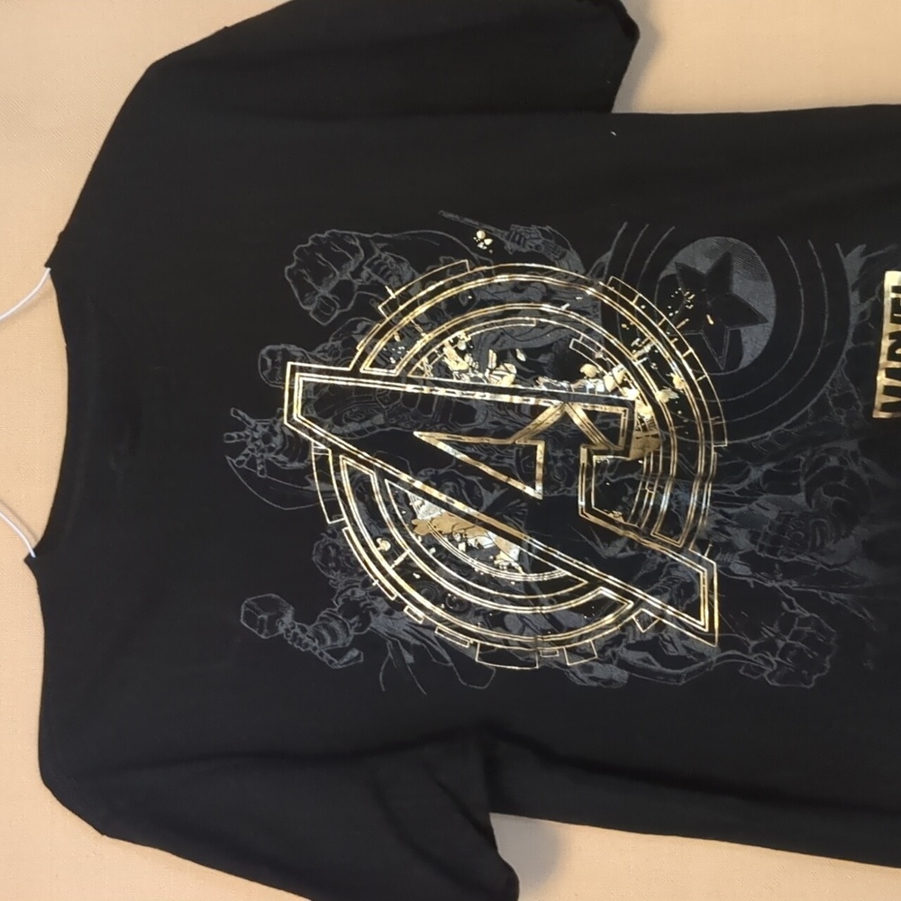 Avengers Universal Studios Marvel Black Graphic T-Shirt Size Medium
